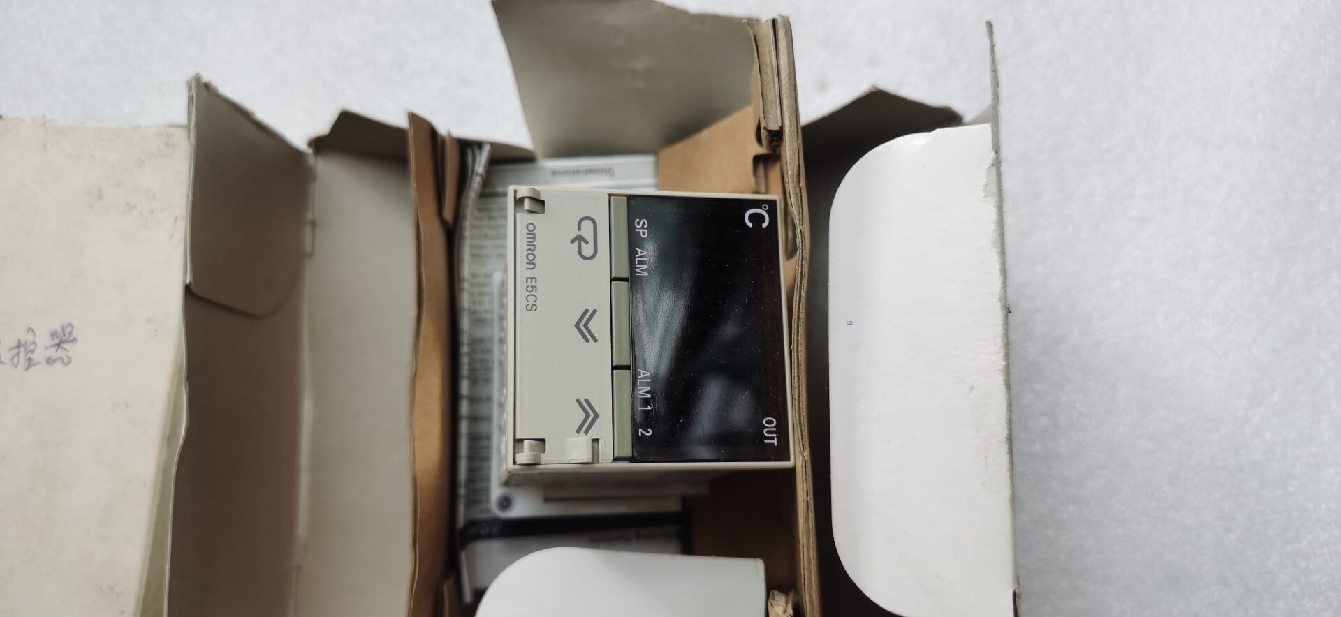 议价OMRON欧姆龙原装 温度控制器 E5CS-R1KJU-W   2P