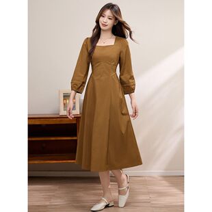 法式赫本风连衣裙高级感早春复古方领收腰a字长袖长裙温柔女大码