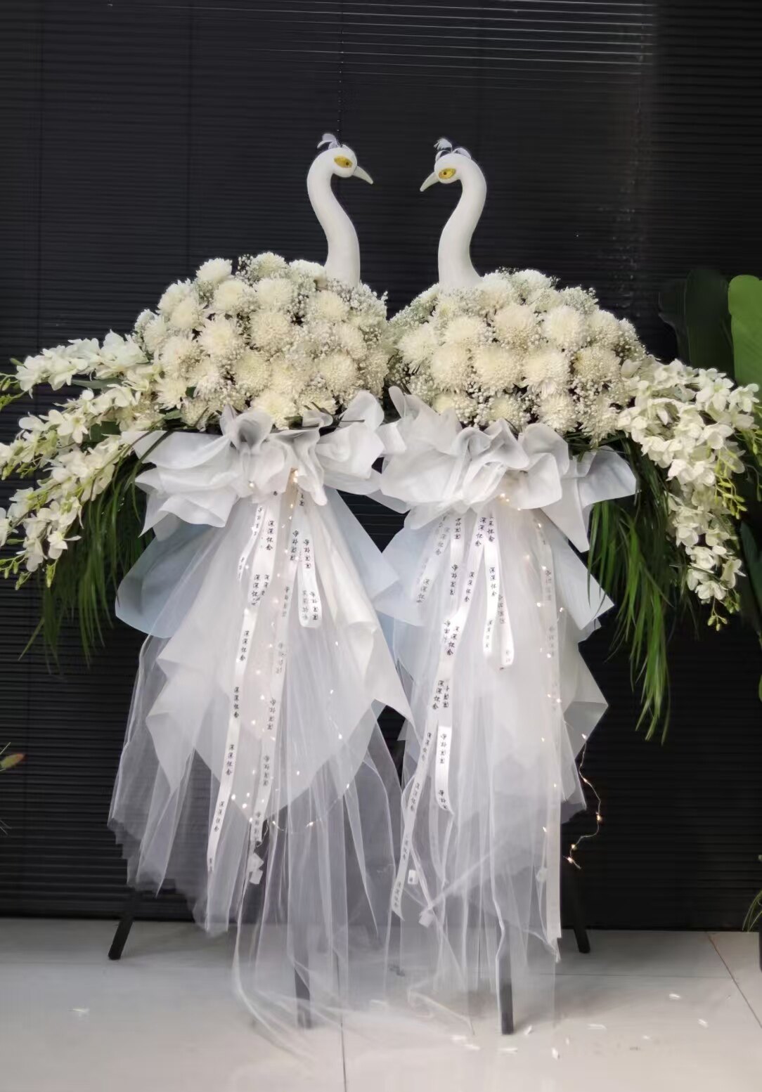 仙鹤造型花篮 祭奠哀思菊花花篮一个