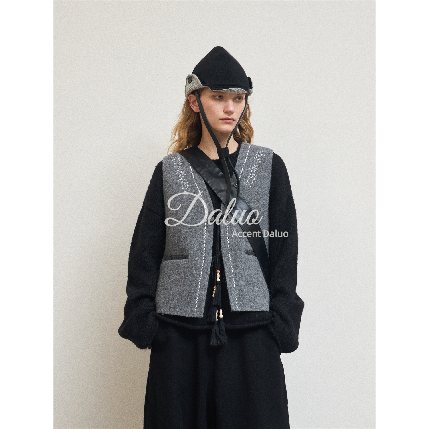 ACCENT DALUO 羊毛羊驼毛拼接灯芯绒精致小花刺绣民族风小马甲女