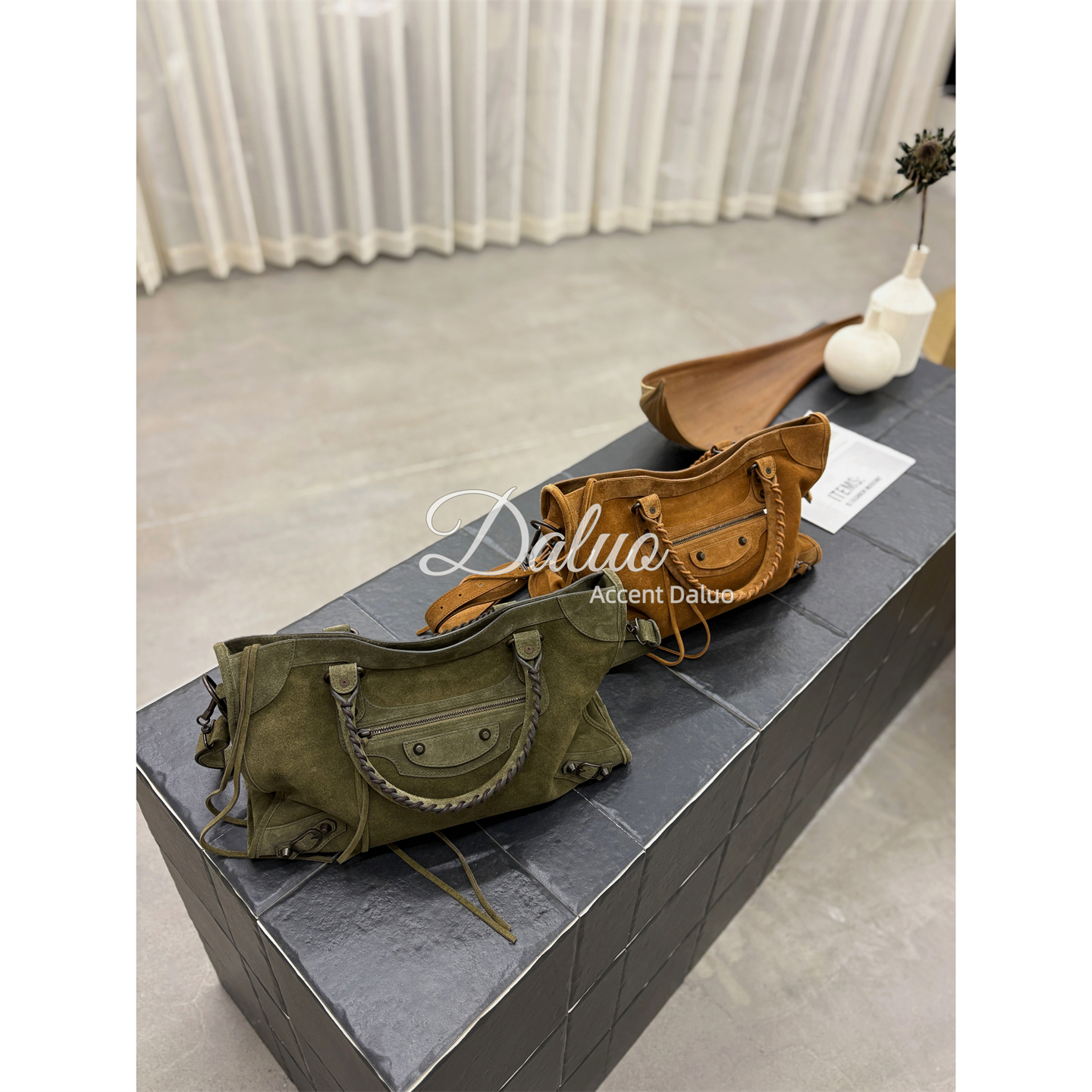 大罗Daluo 情侣款进口牛反绒复古铆钉手工缝线手提斜挎包机车包