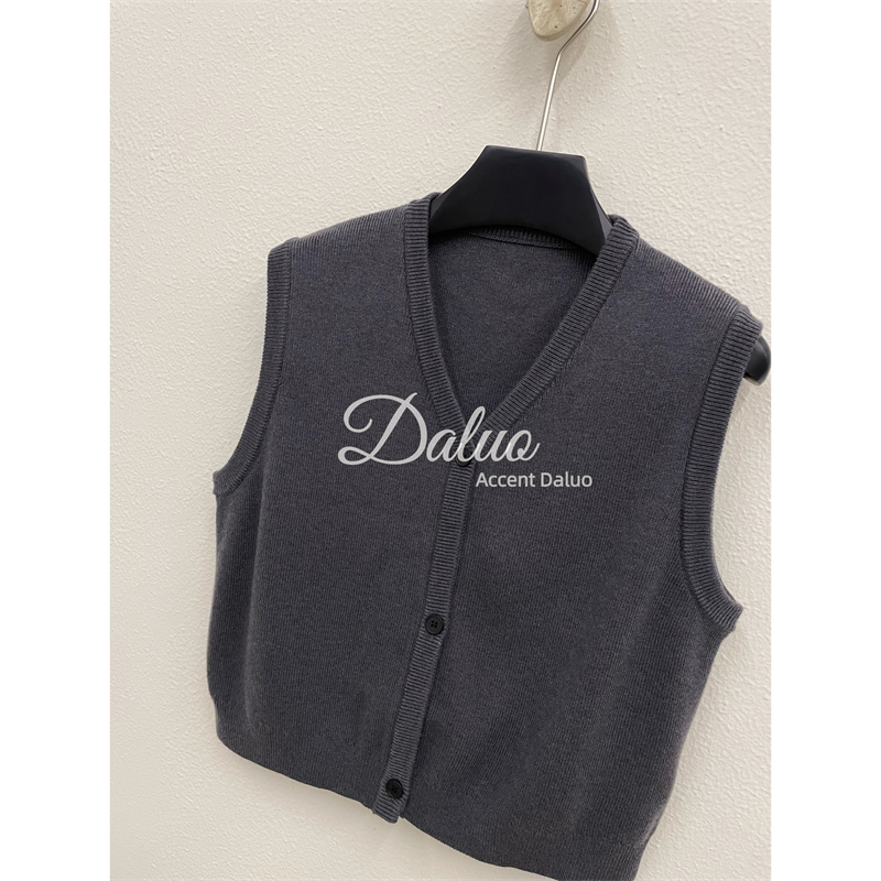 大罗Daluo 买手店25秋新款！重磅厚实精致百搭V领排扣毛衣短马甲