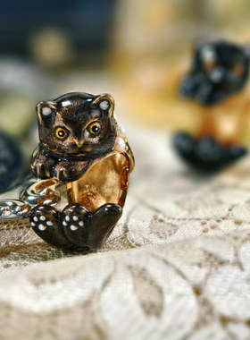 小黑猫原创设计戴珍珠项链