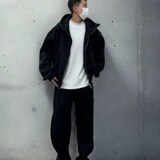 黑色