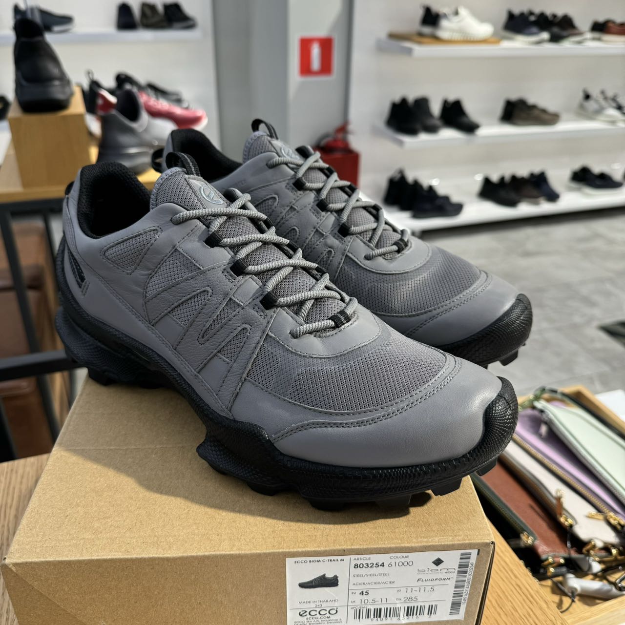 ecco爱步男鞋女鞋运动休闲鞋防水防滑登山户外踪迹803254 803253