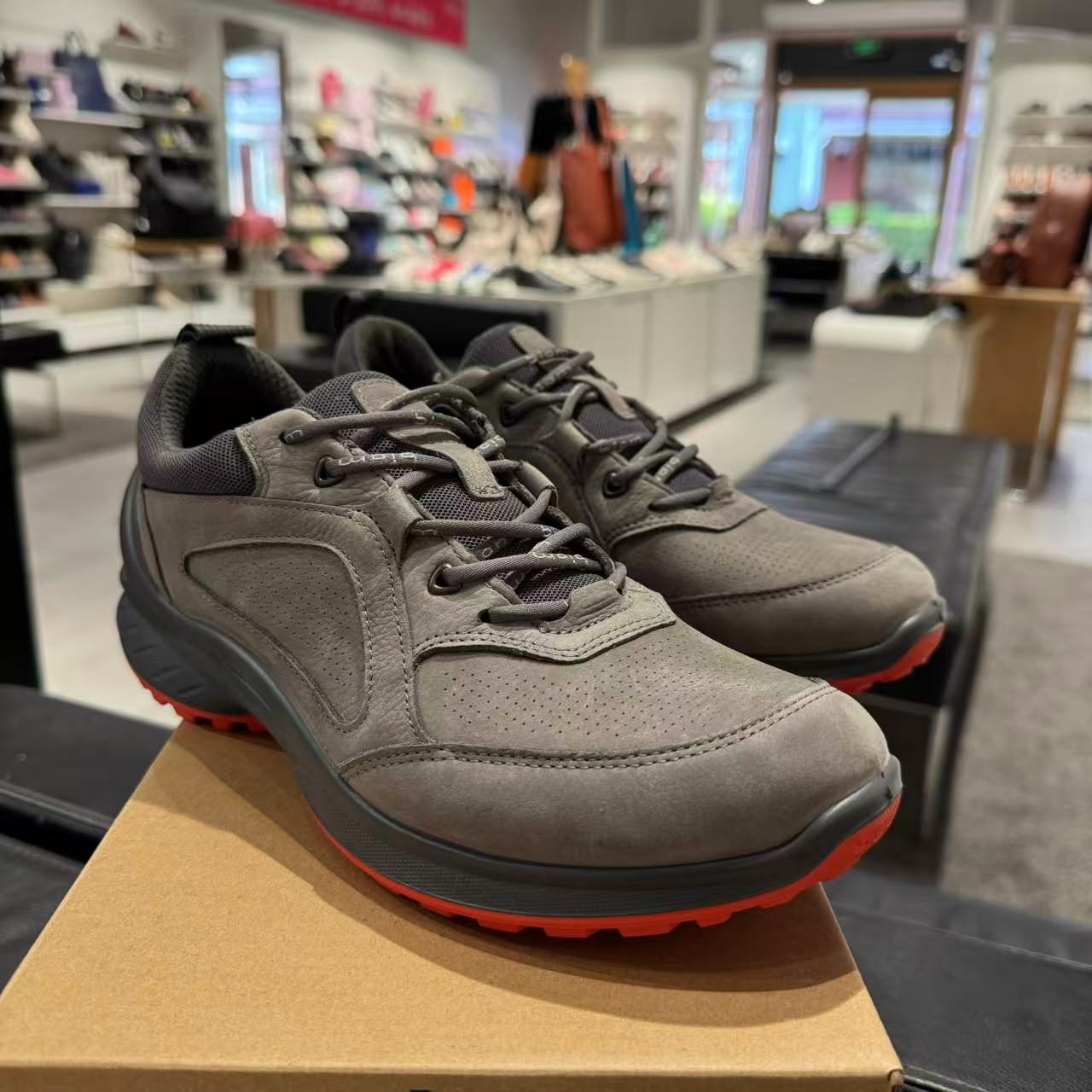 ECCO爱步男鞋真皮户外运动鞋轻便徒步登山鞋防滑耐磨休闲鞋850814