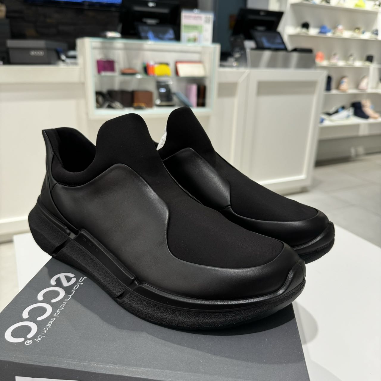 ECCO爱步休闲鞋男鞋新款一脚蹬拼接缓震运动鞋健步BIOM2.2 830824