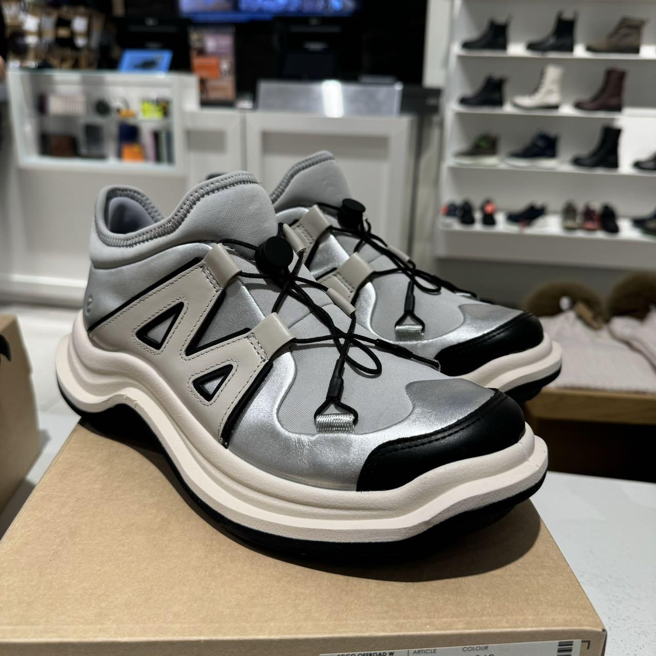 ECCO爱步女鞋登山鞋  皮面耐磨户外休闲运动超轻越野跑鞋822463