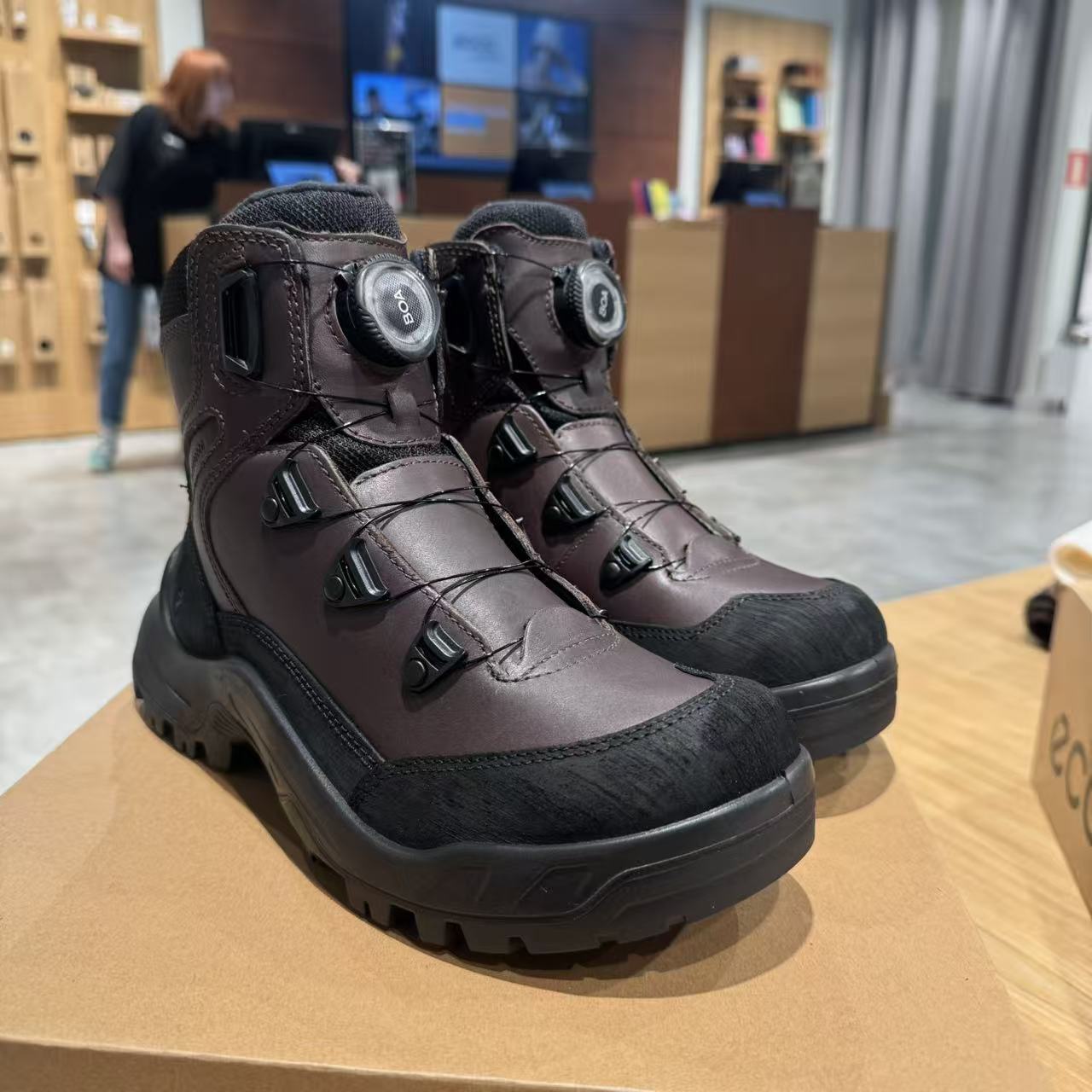 ECCO爱步男鞋BOA扣防水登山鞋牛皮高帮耐磨越野户外鞋越野841424