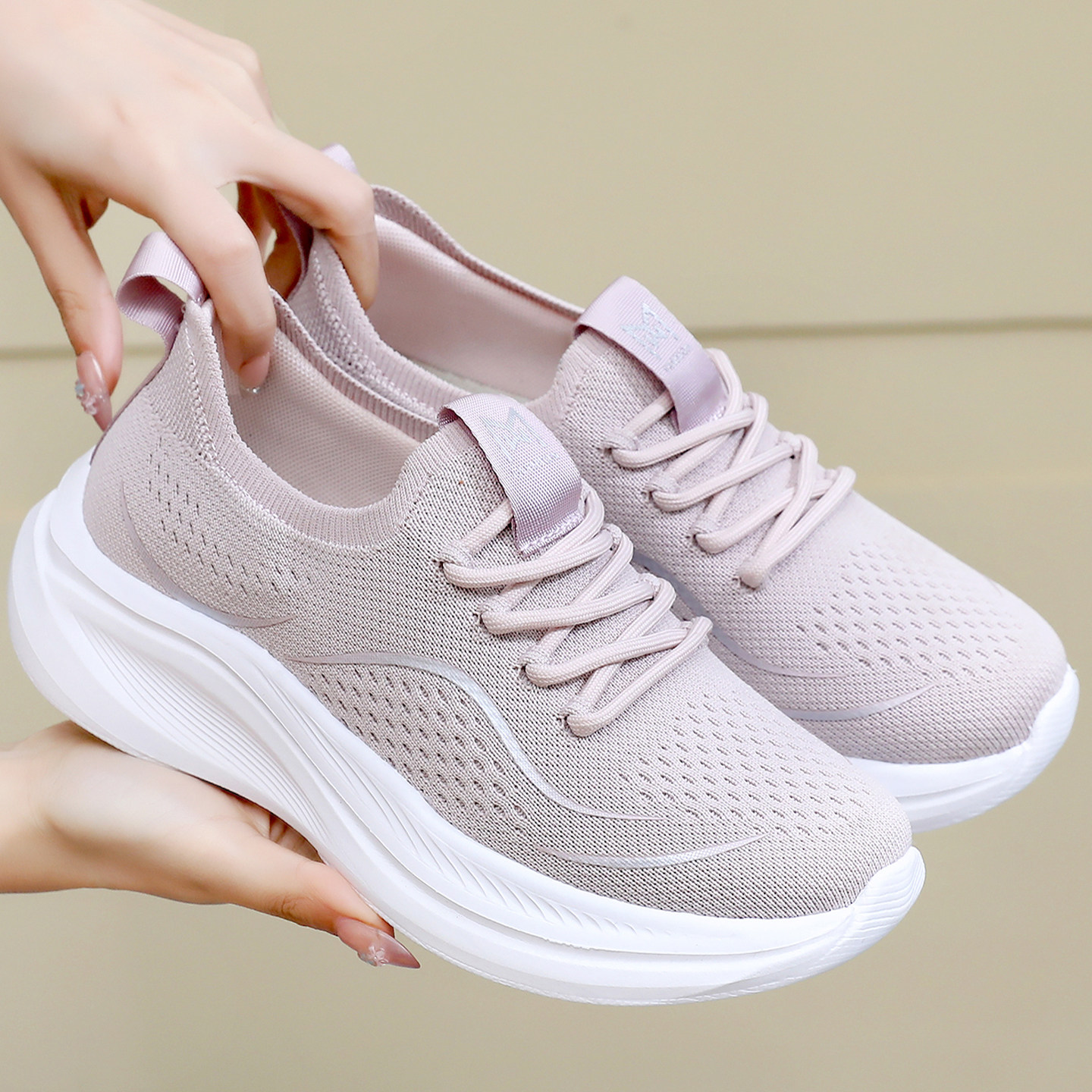 春秋季老北京布鞋女鞋中老年人软底防滑妈妈健步鞋透气休闲运动鞋