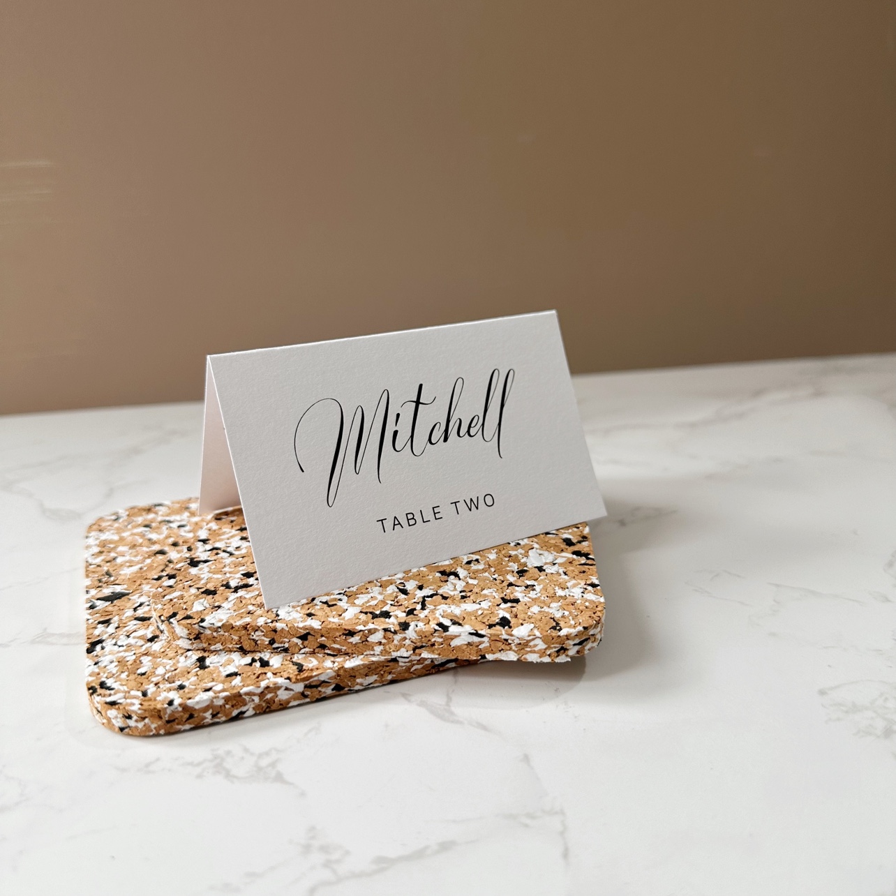 定制极简风对折婚礼席位卡 米白色宾客名卡