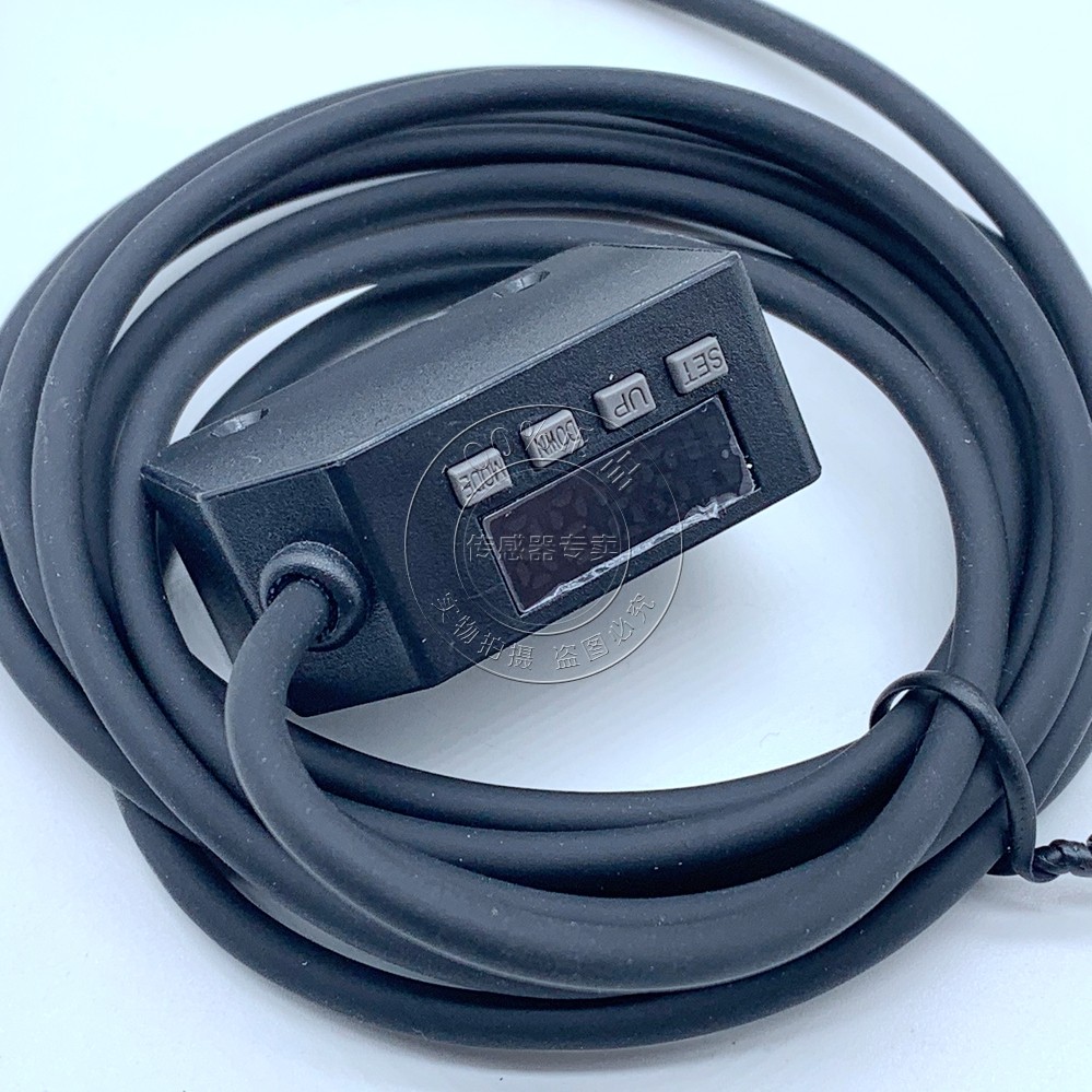 【原装正品】ZHELE 数显型色标传感器 ZS-RGC101 质保2年