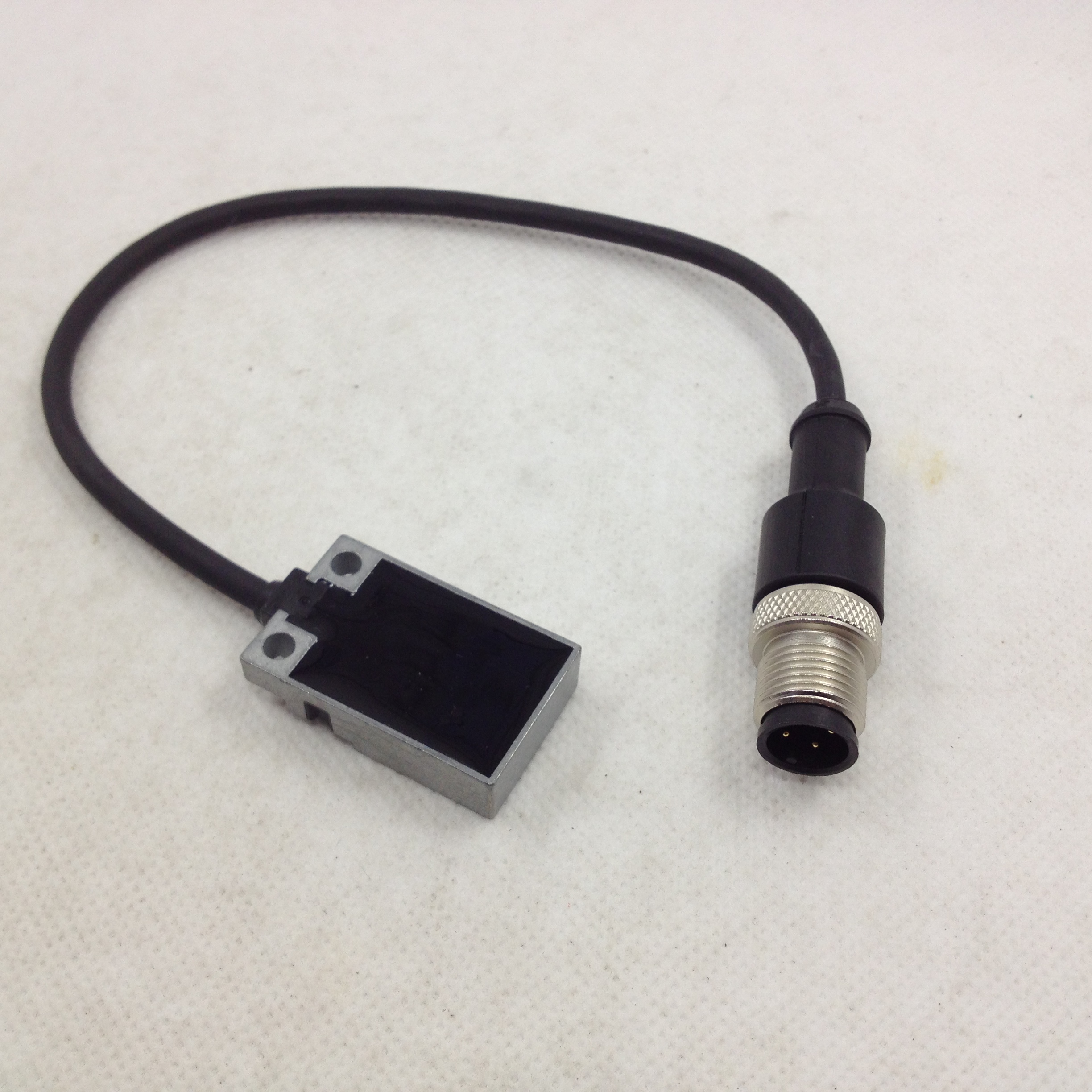 原装正品 巴鲁夫 BALLUFF 磁性开关 BESR01ZC-PAC70B-BP00.2-GS04