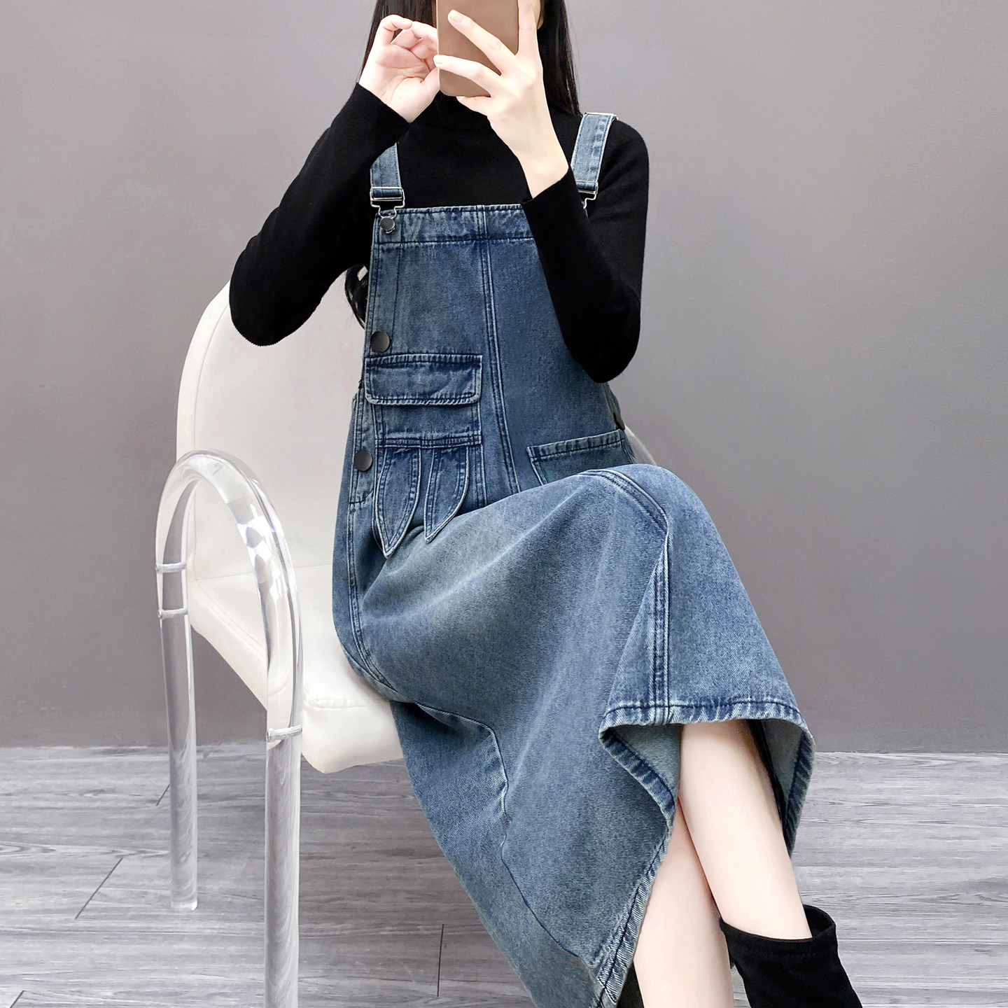 2026加大码洋气牛仔背带裙长款女百搭显瘦减龄开叉吊带连衣裙子潮