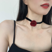 复古安可拉红玫瑰吊坠项圈choker女颈环丝绒项链脖子配饰锁骨颈链