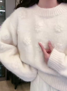 慵懒高级感圆领套头毛衣女2025新款立体花朵设计感宽松针织上衣潮