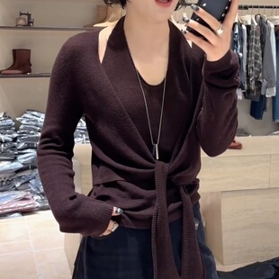 十三行2025秋装新款拼接假两件针织衫女气质露肩绑带挂脖长袖毛衣