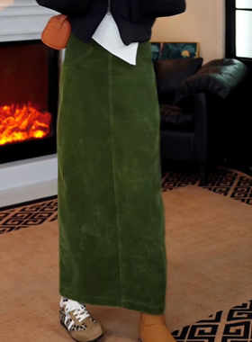 小众温柔复古灯芯绒绿色半身裙长宽高腰显瘦时尚直筒2025冬季女
