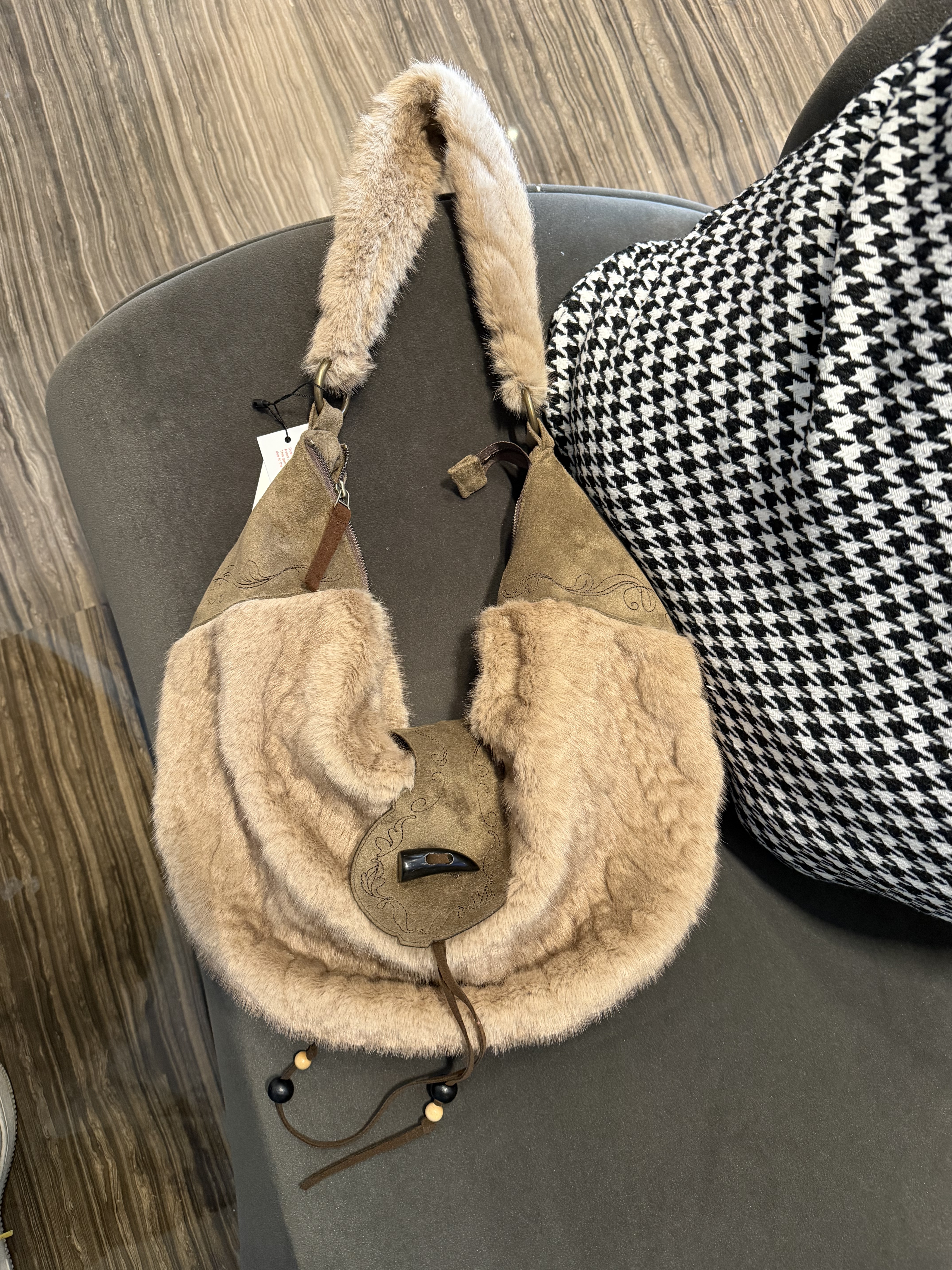 朴敏珠同款sculptor韩国设计师小众25冬花纹牛角扣毛绒单肩包女包