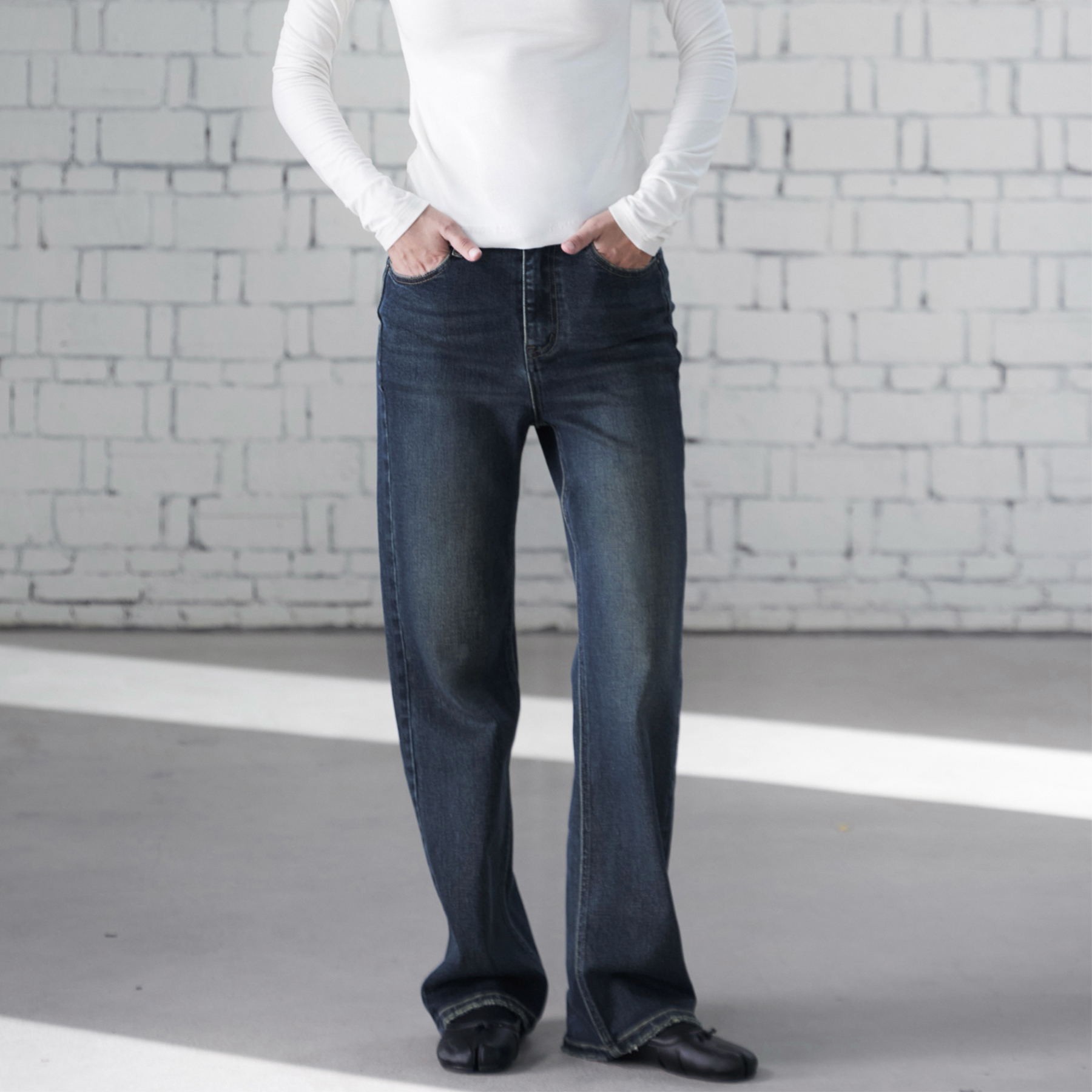 中腰腰直筒磨毛边牛仔裤