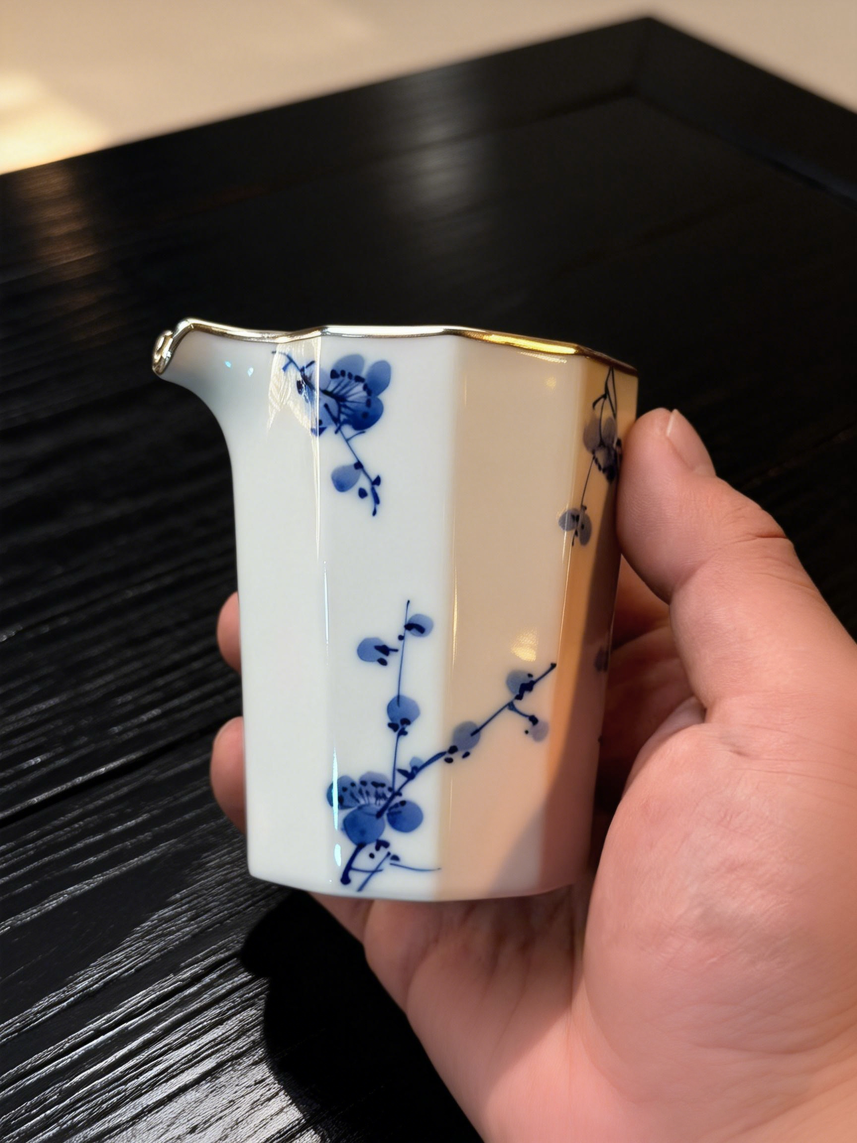 景德镇手绘青花釉下彩梅花公道杯包银口茶海防烫手分茶器160cc