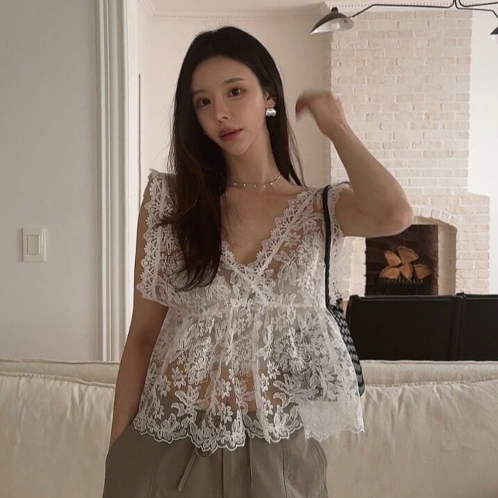 韩国蕾丝镂空钩花微透背心衬衫女