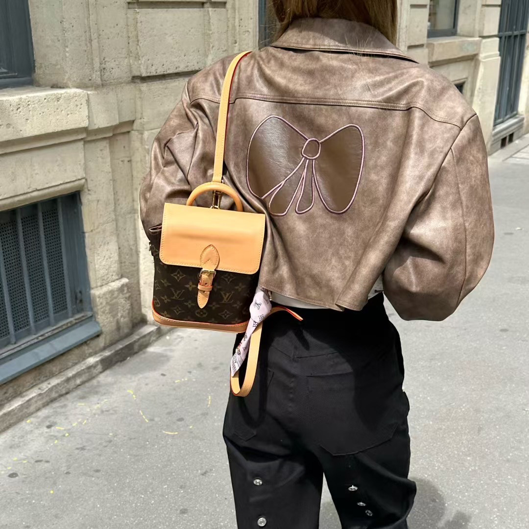 韩国洋气后背蝴蝶结PU皮衣夹克女