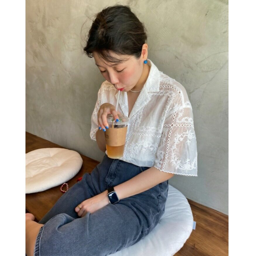 韩国翻领镂空刺绣提花微透女衬衫
