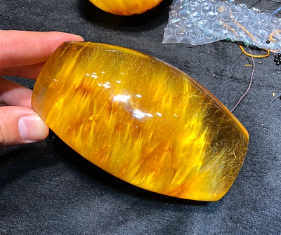 纯天然蝴蝶金发晶转运珠摆件