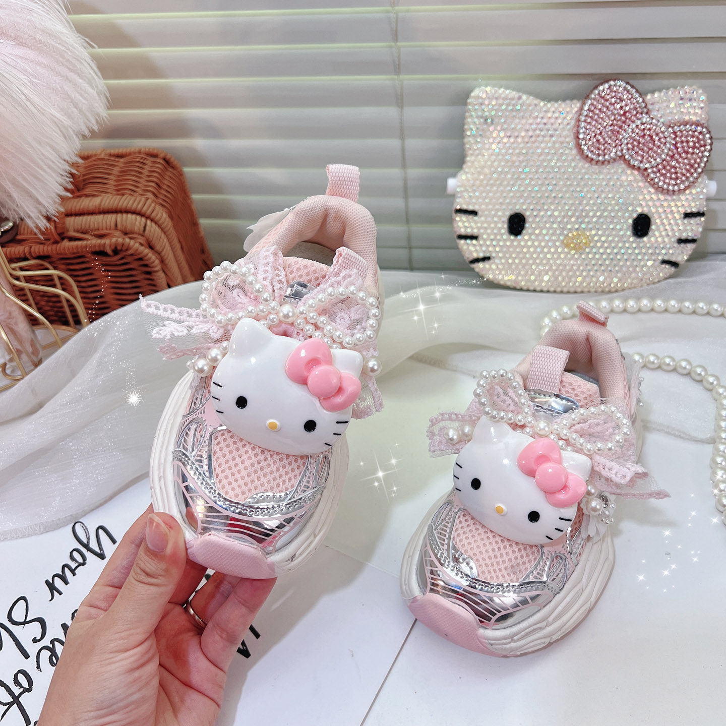 儿童女款运动鞋春季网面透气轻便2026新款女童高颜值老爹鞋中大童