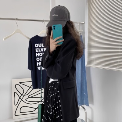 88036#设计款~复古宽肩收腰轮廓形女垫肩宽肩西装外套   0.83KG