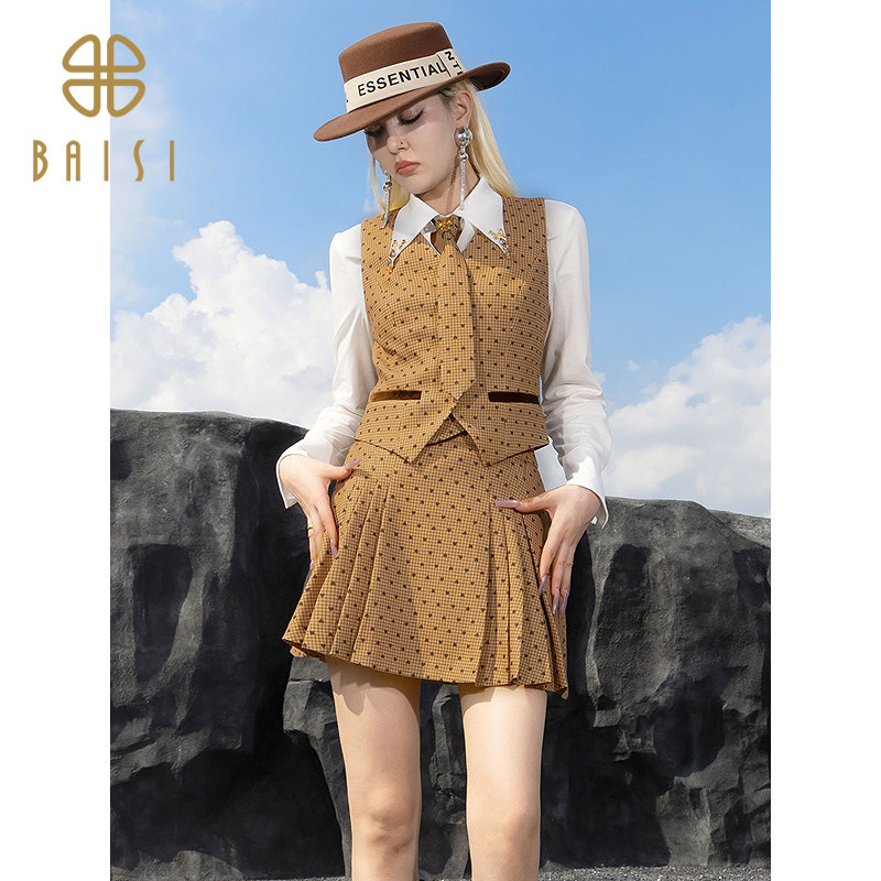 2025冬季新品百丝时髦英伦风马甲秋冬V领修身洋气复古背心上衣女