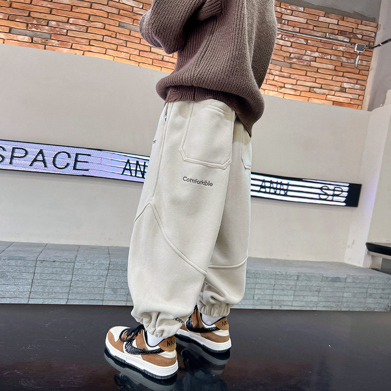 潮牌男童杏色休闲运动裤春季2026新款儿童裤子中大童宽松卫裤春装