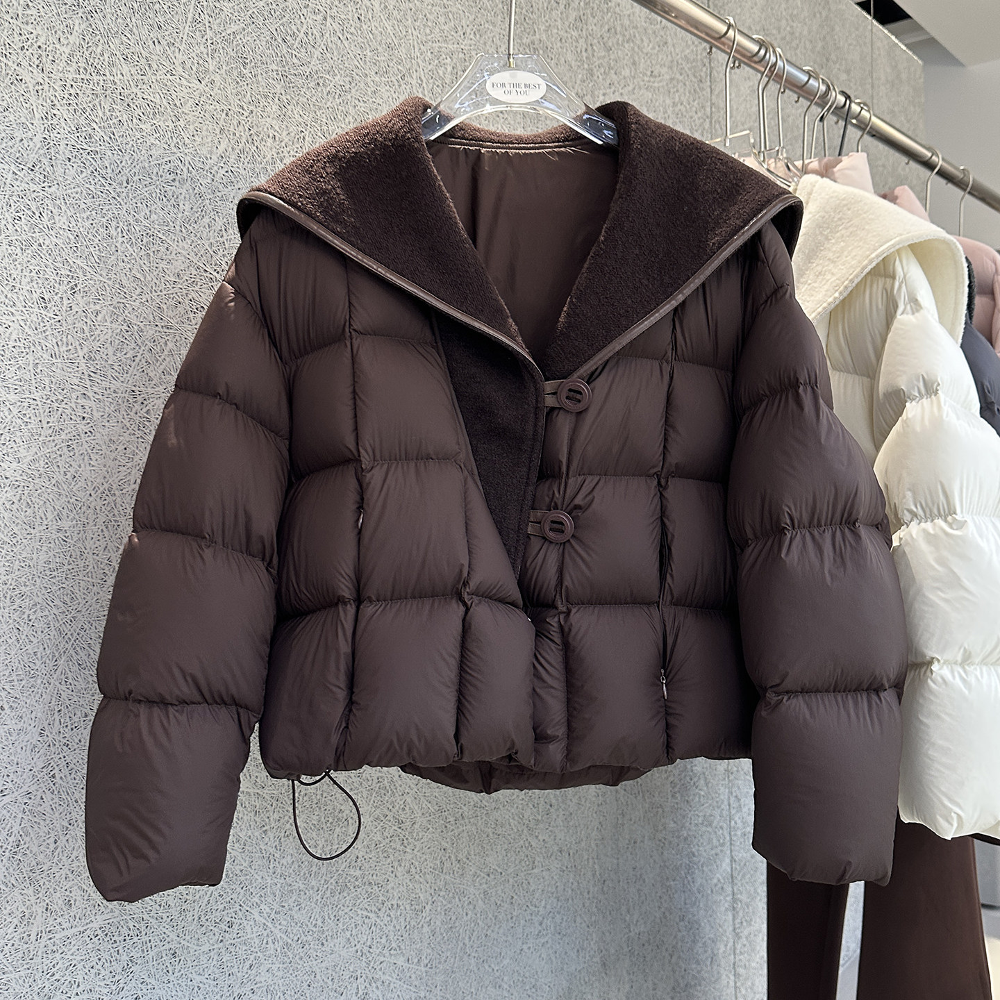 90白鸭绒大翻领短款羽绒服女外套