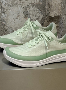通勤轻量运动休闲跑步鞋透气登山户外男鞋潮款白色 绿色