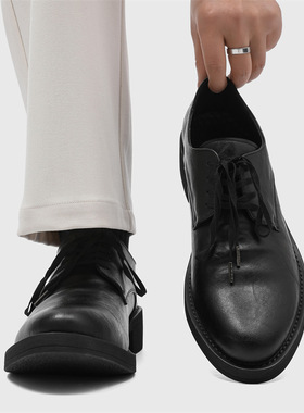 黑色做旧尖头皮鞋男小众雅痞软皮复古增高翘头情侣款