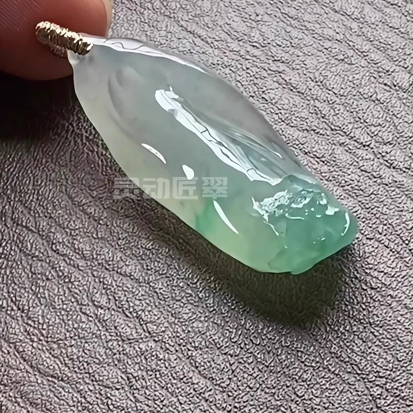 【舒展】出水芙蓉 灵动匠翠 冰种飘阳绿随形花瓣莲花翡翠A货吊坠
