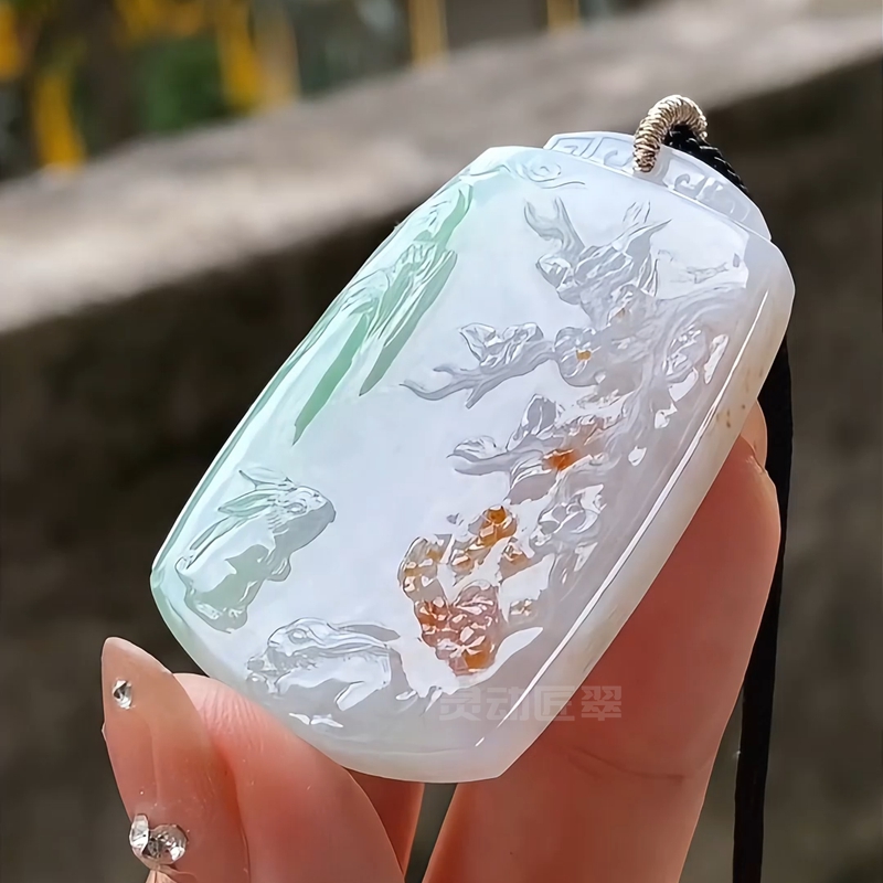 冰种三彩桂花月兔翡翠吊坠玉牌