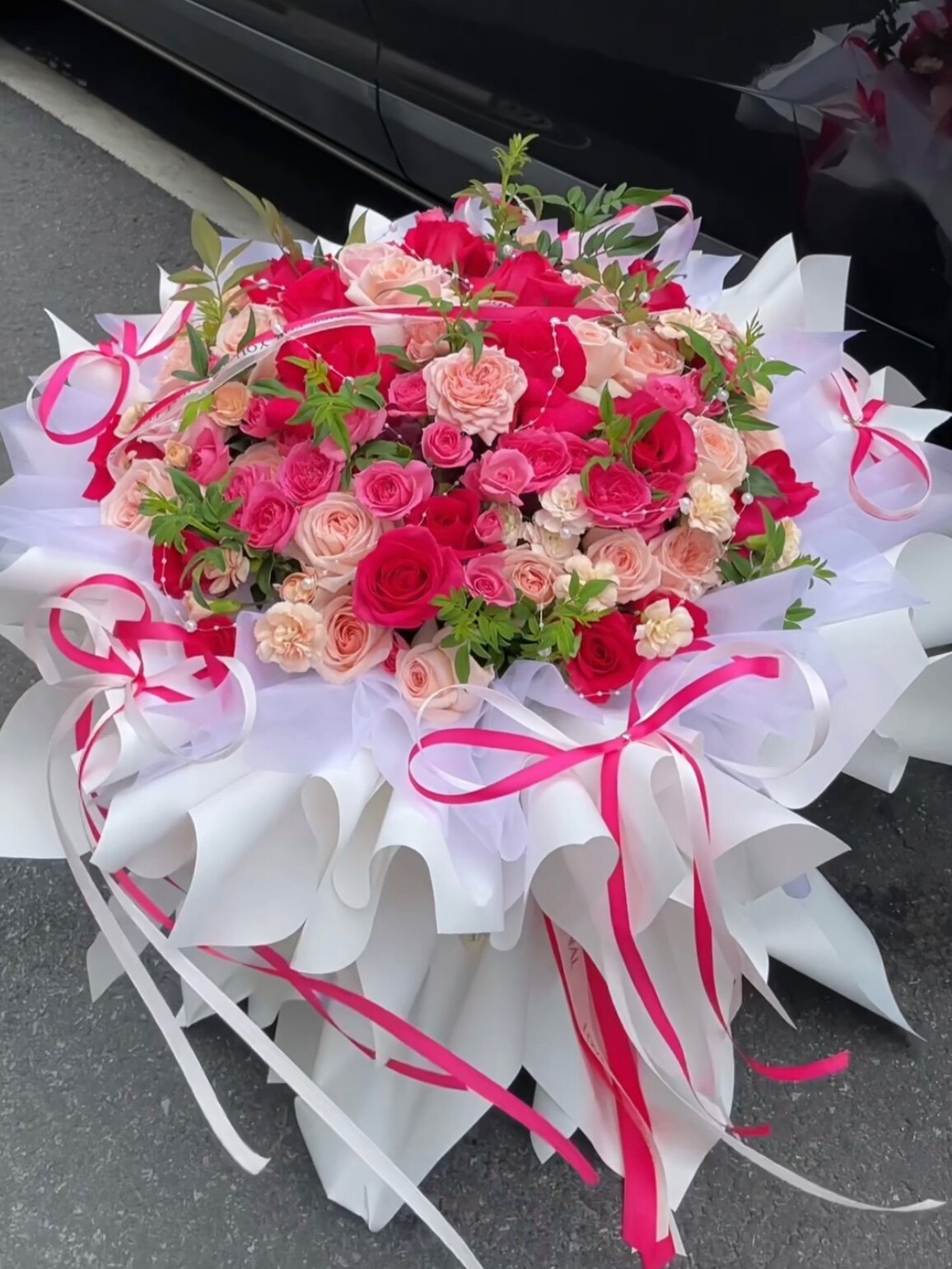 南京同城实体花店送花情人节生日花束99枝精品红玫瑰爱的表达友情