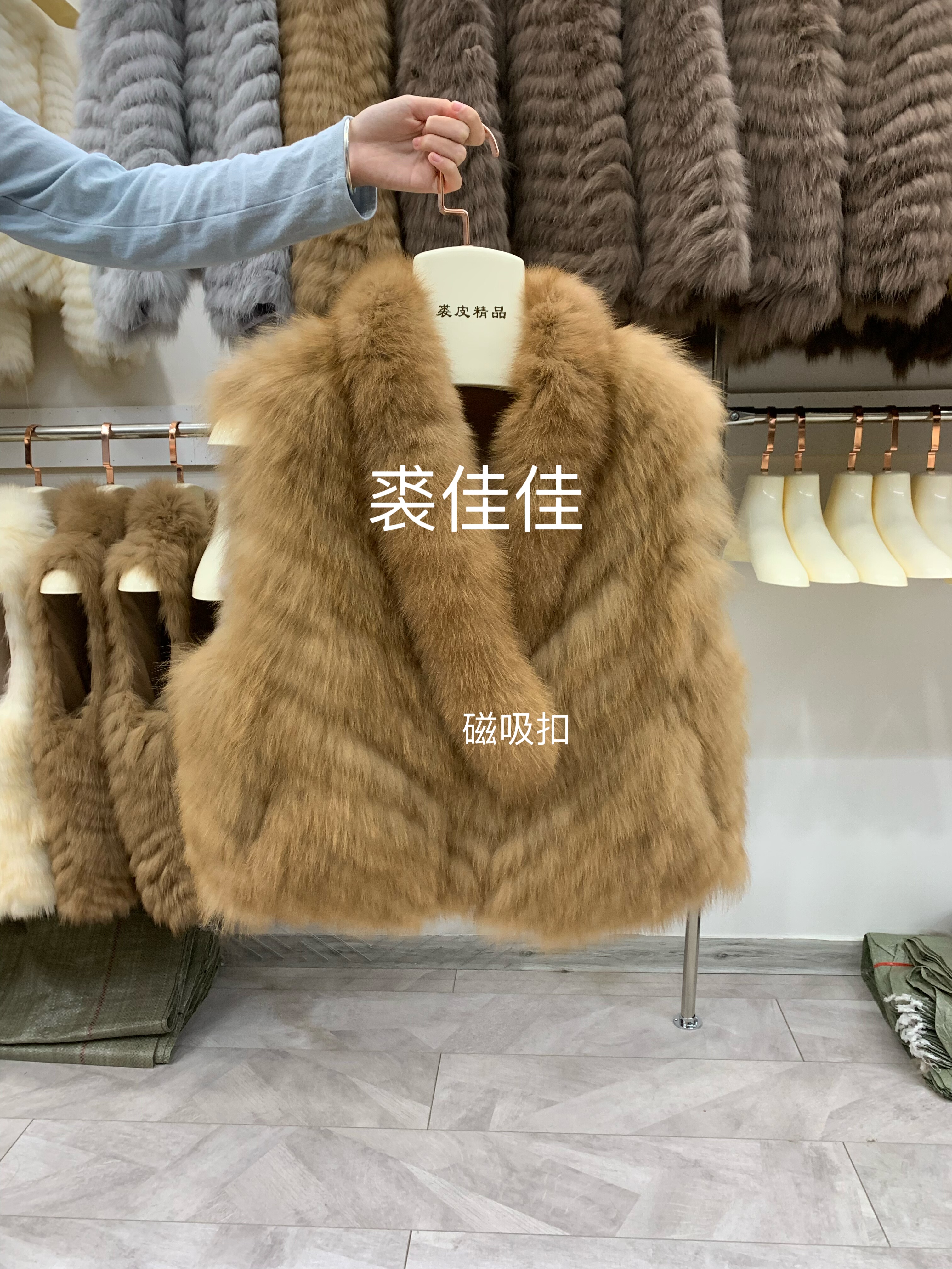 秋冬狐狸毛车条加密真皮草马甲休闲女短款V领减龄洋气外套