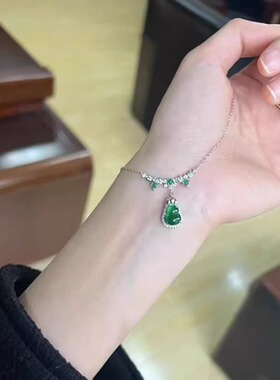 祖母绿葫芦项链女款2024新款轻奢小众高级感玉石锁骨颈链精致吊坠