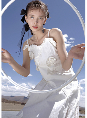 俗集原创设计 立体玫瑰 白色吊带连衣裙女夏季小众独特别致裙子