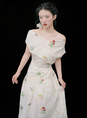 俗集原创2025ss-6 立体刺绣一字领收腰设计感连衣裙中长款裙子