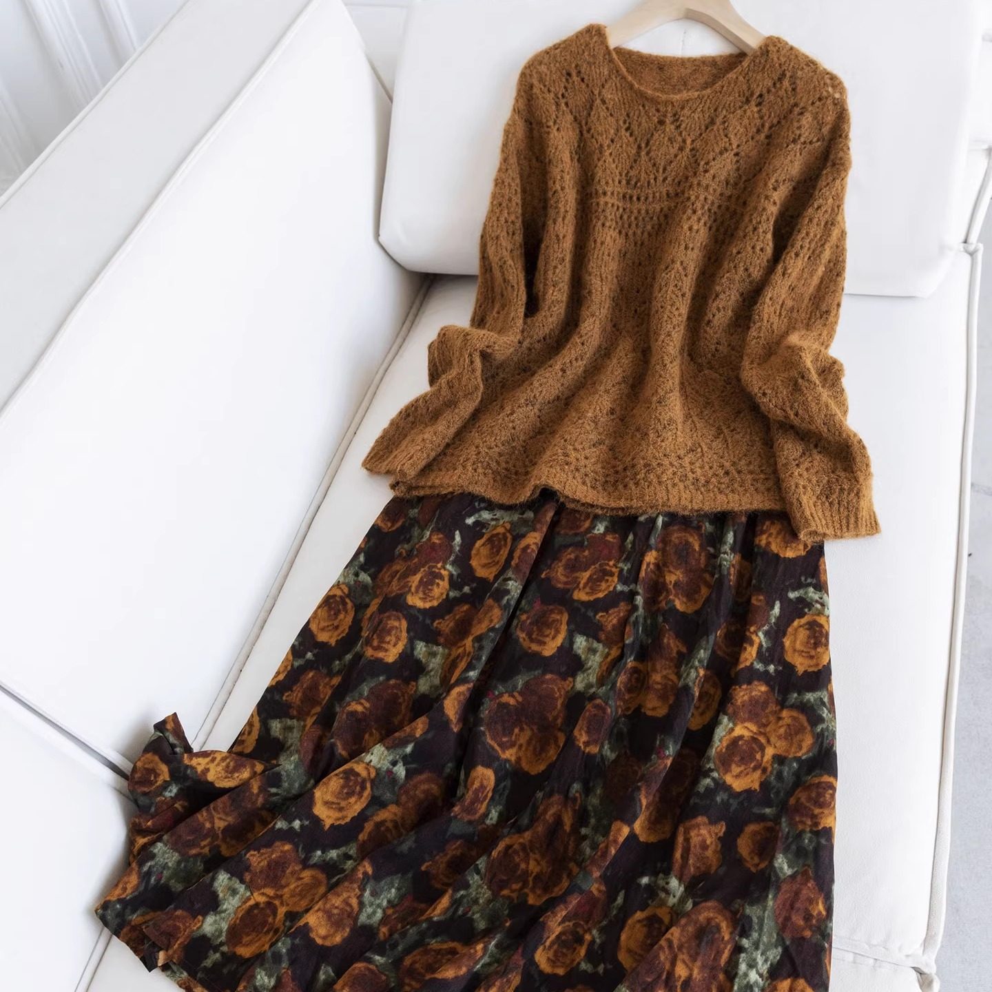 中长款复古玫瑰花半身裙+镂空宽松针织毛衣两件套时尚套装H19543