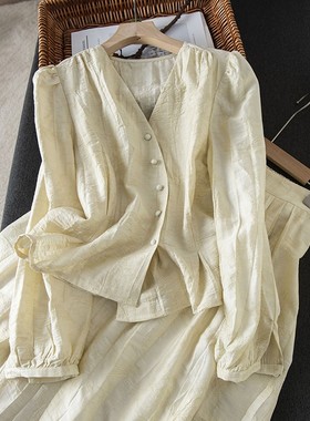 简约天丝套装 V领不规则衣摆衬衫+松紧高腰半身裙H03413