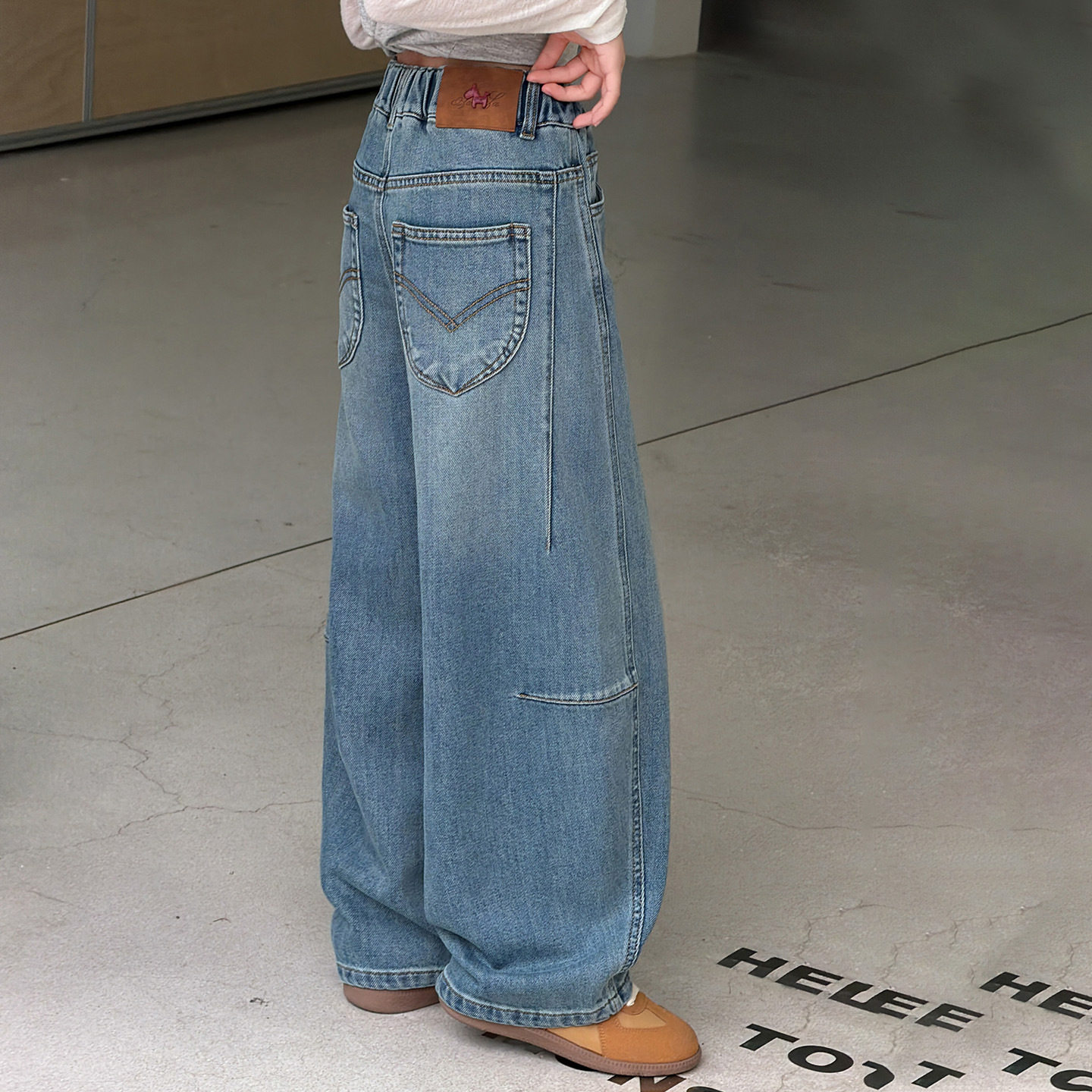 女童牛仔裤2026新款春装女大童春季高腰阔腿儿童宽松弯刀裤长裤春