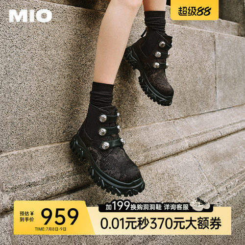 立体包容圆头  自然饱满楦型设计