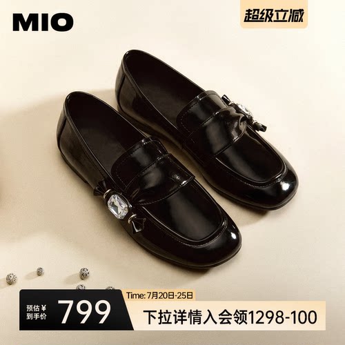 璀璨方钻扣饰  精致方钻折射出璀璨光泽