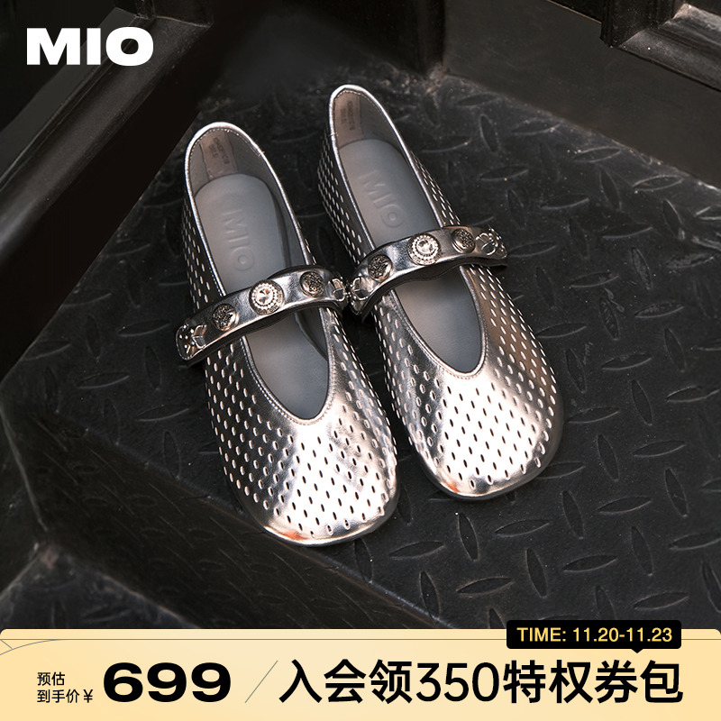 清爽质感面料  选用冲孔羊皮革材质