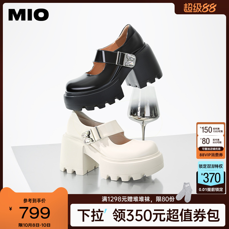 奶油光泽帮面  顺滑亮面合成革材质